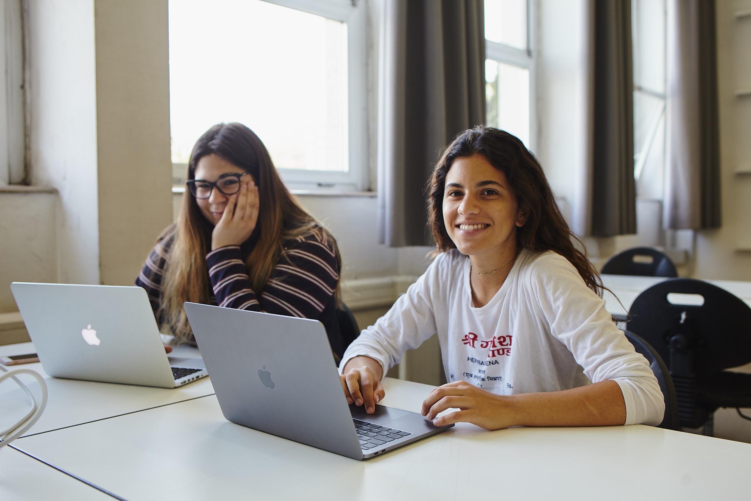 Qui pot estuidar a l'estranger